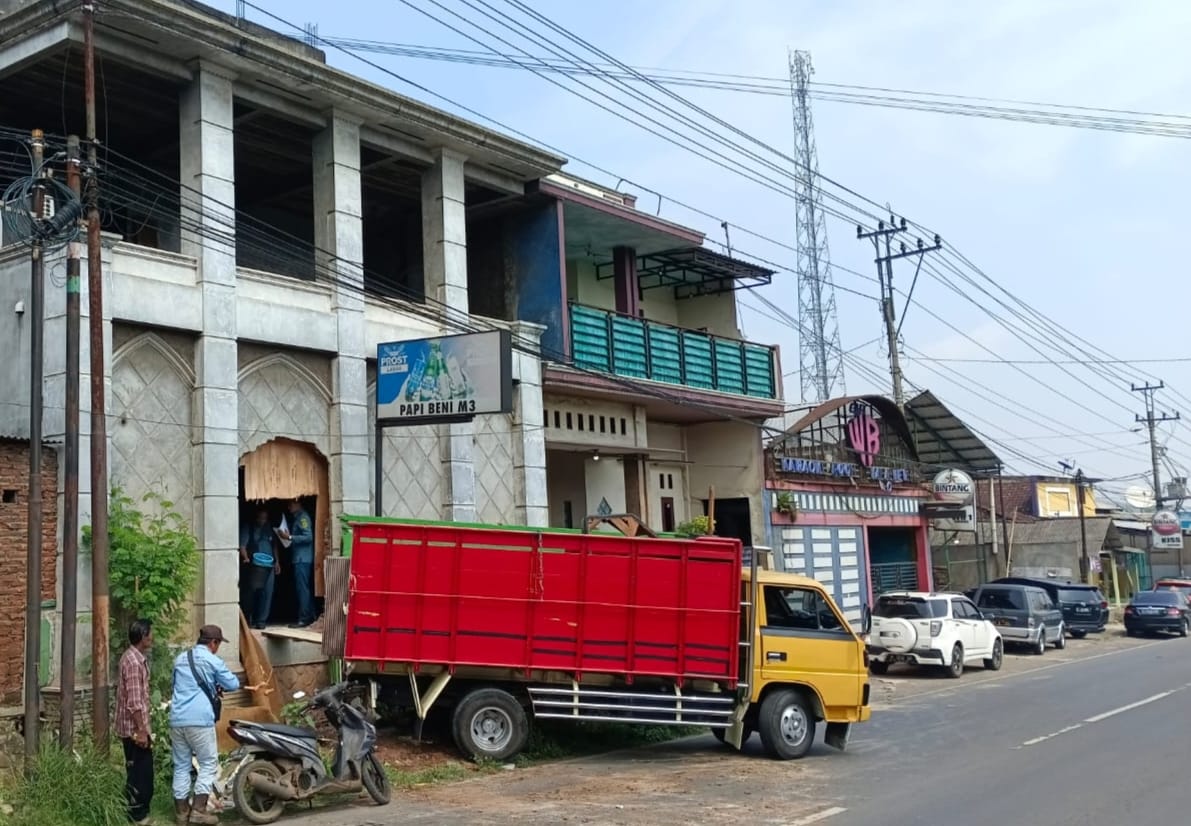 Bos Karaoke di Batang Gagal Lunasi Utang ke Bank Rp 150 Juta, Bangunan Senilai Rp 1,5 Miliar Disita Pengadilan