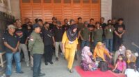 Diduga Ormas dan LSM Sengaja didatangkan Oleh Pihak BMT Mitra Umat Untuk Menjadi Beking Guna Berjaga Saat Aksi Doa Bersama Berlangsung.