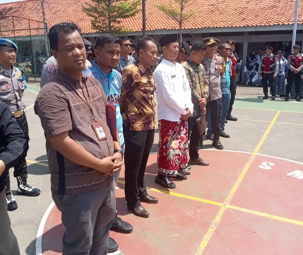 Pelajar SMA N 3 Kota Pekalongan Korban Pelecehan Seksual Verbal Didampangi LBH Adhiyaksa Demo Tuntut Guru BK Diberhentikan 