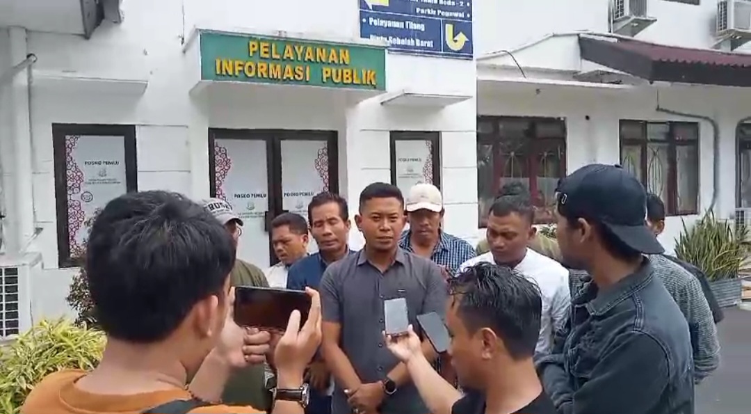 Warga Laporkan Kades Wuled ke Kejari Pekalongan Didampangi LBH Adhyaksa