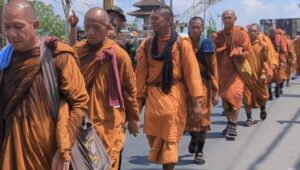 38 Biksu Thudong Tiba di Kota Pekalongan Menginap di Klenteng Po An Thian