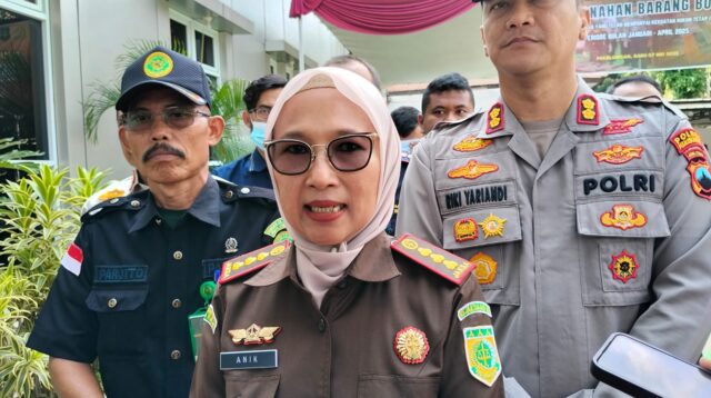 Kejari Kota Pekalongan Musnahkan Puluhan Barang Bukti Kejahatan, Berikut Rinciannya