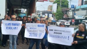 Puluhan Ormas Probojoyo dan LSM Robin Hood 23 Mendatangi Bank BSI, Klarifikasi Terkait Proses Lelang