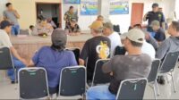 Ratusan Warga Sijambe Geruduk Balai Desa, Menuntut Mundur Sekretaris Desa