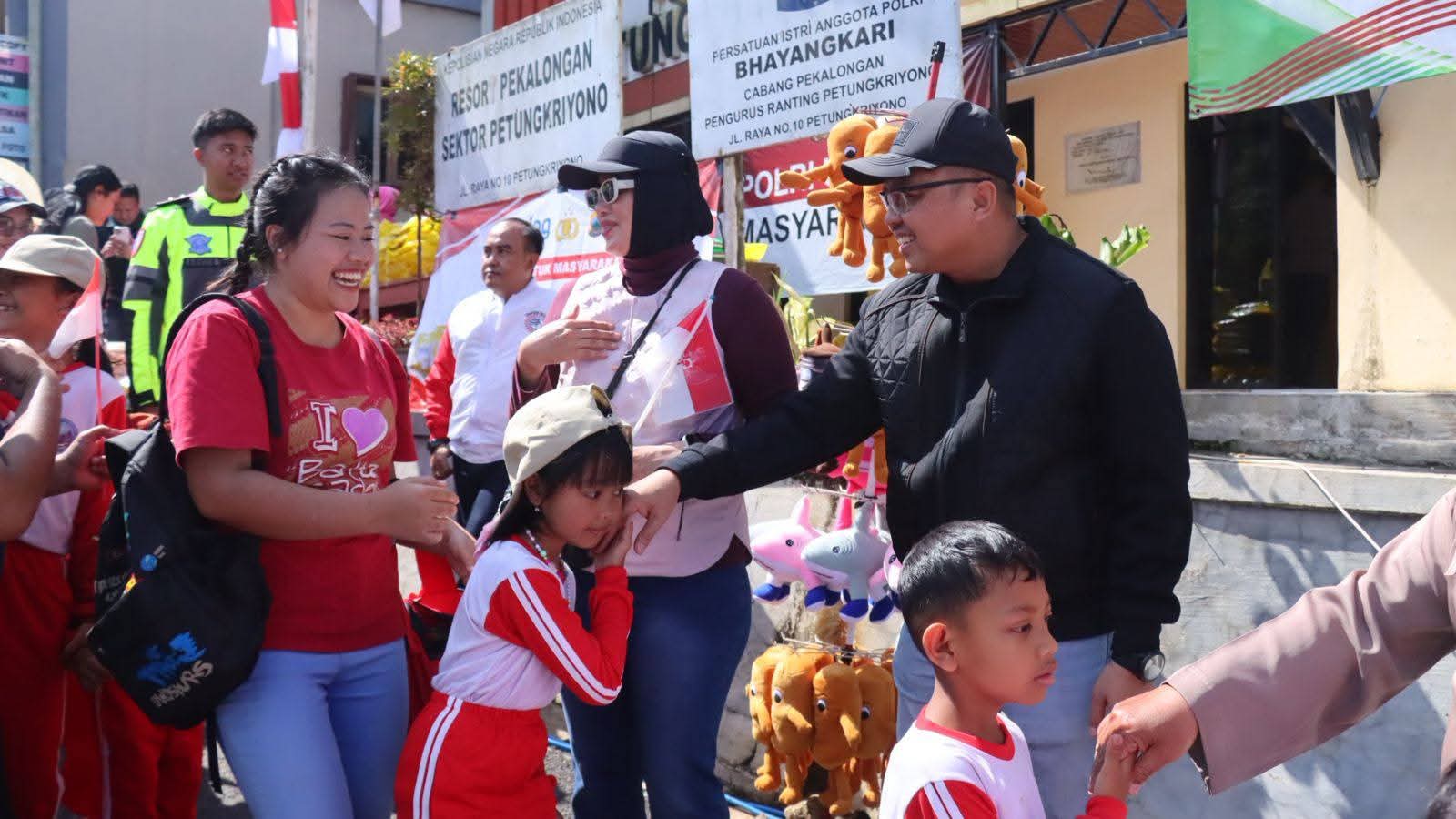 Touring Kemerdekaan Sepeda motor Petungkriyono, Polres Pekalongan Dekatkan Diri dengan Warga 