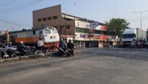 Aturan Perlintasan Kereta Api, yang Bandel Trobos Siap - Siap Kena Denda!